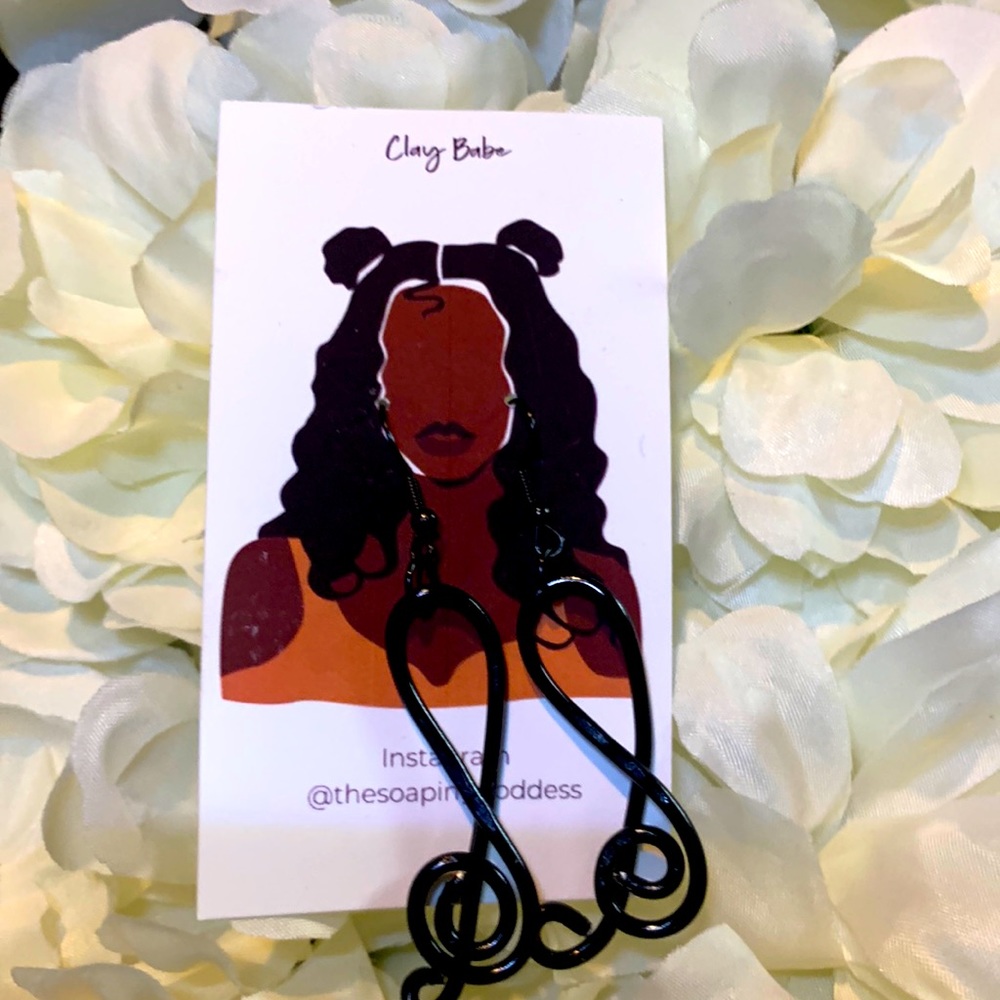 Black wire music noted earrings